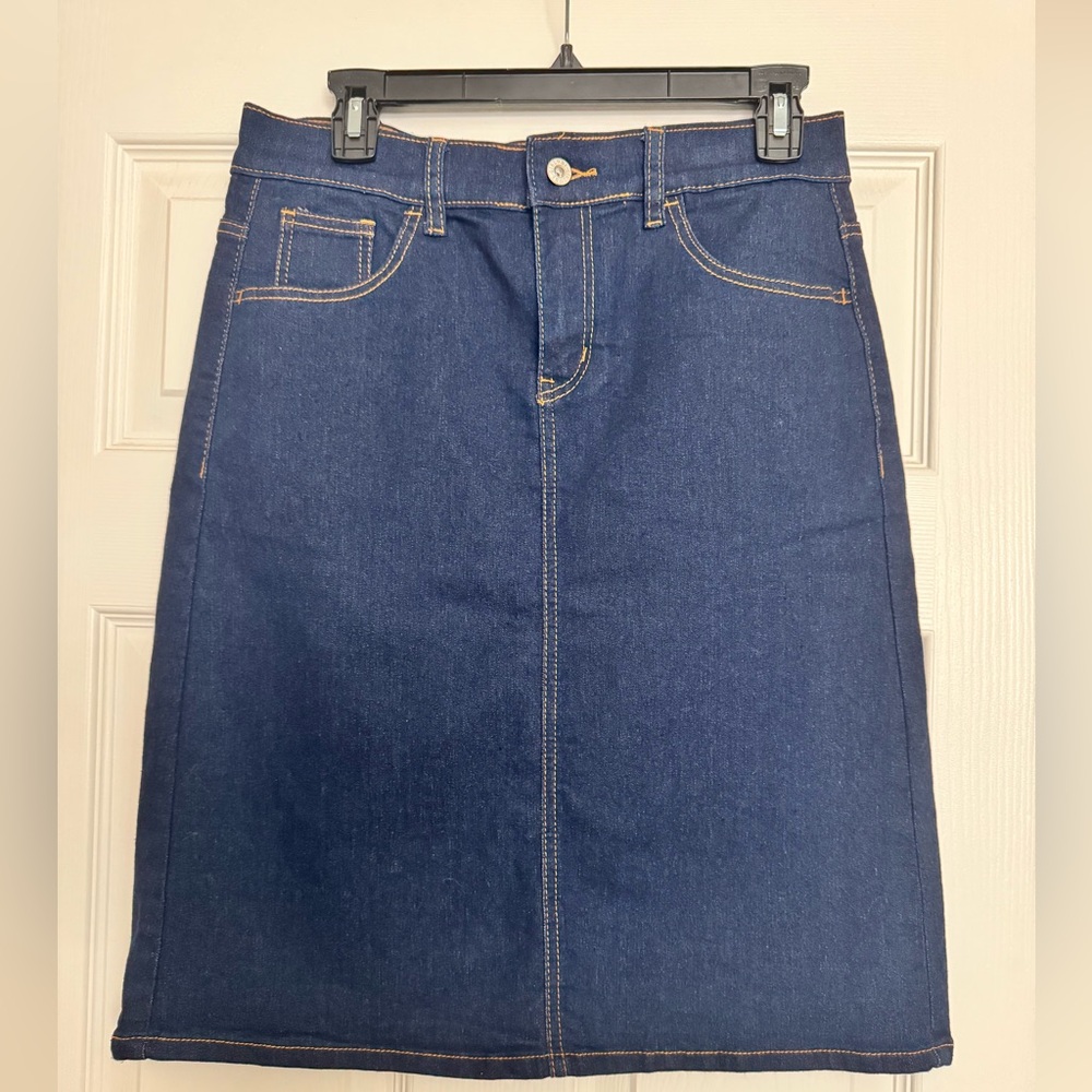 Denim skirt. Midi length